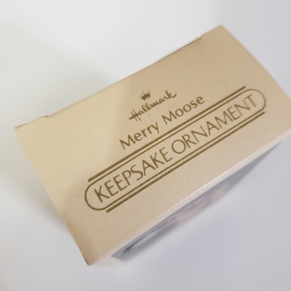 NEW Vintage Hallmark Keepsake Ornament - Merry Moose Christmas Skating 1982 - Picture 3 of 3